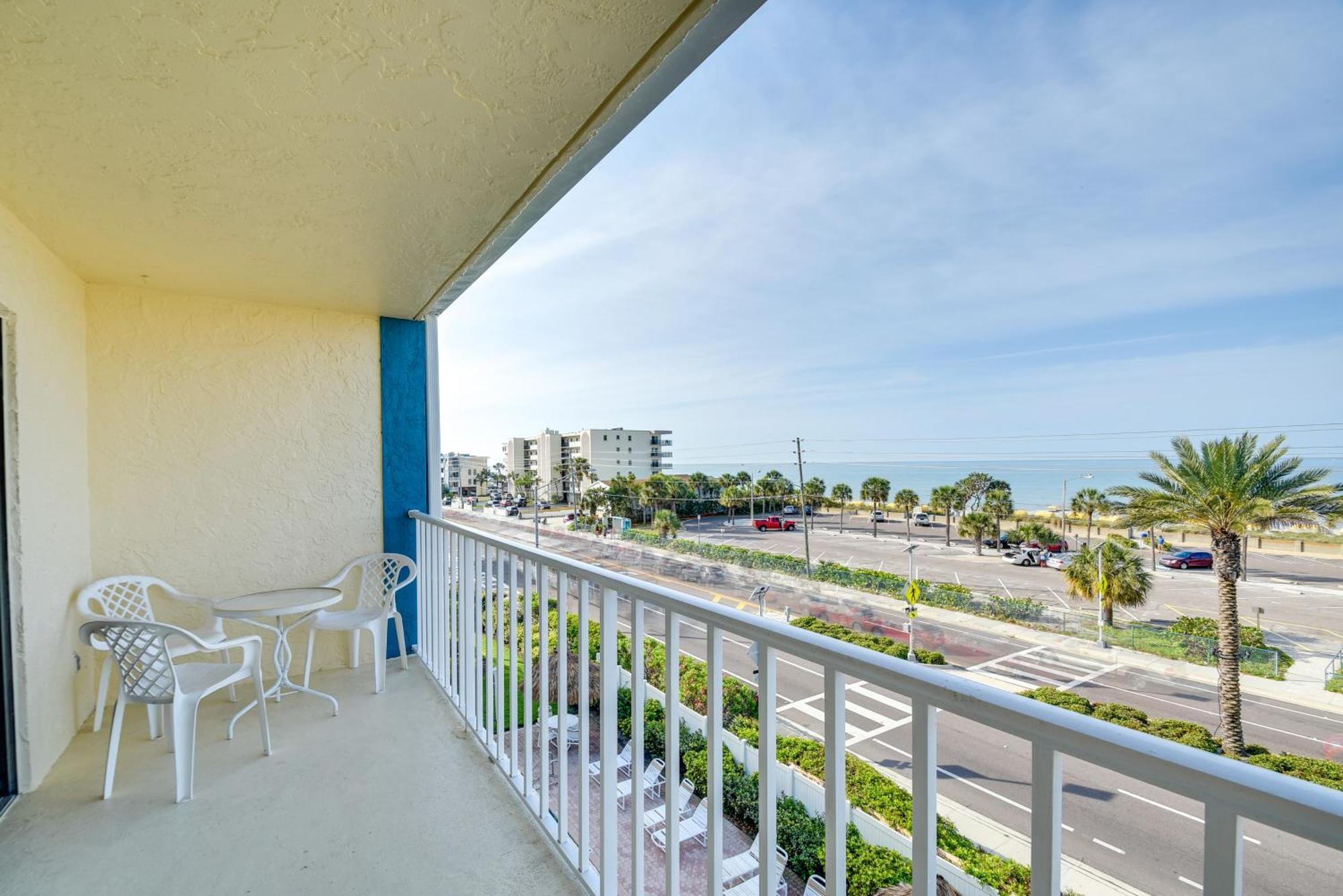 Coastal Condo With Balcony Walk To Madeira Beach! St. Pete Beach Esterno foto