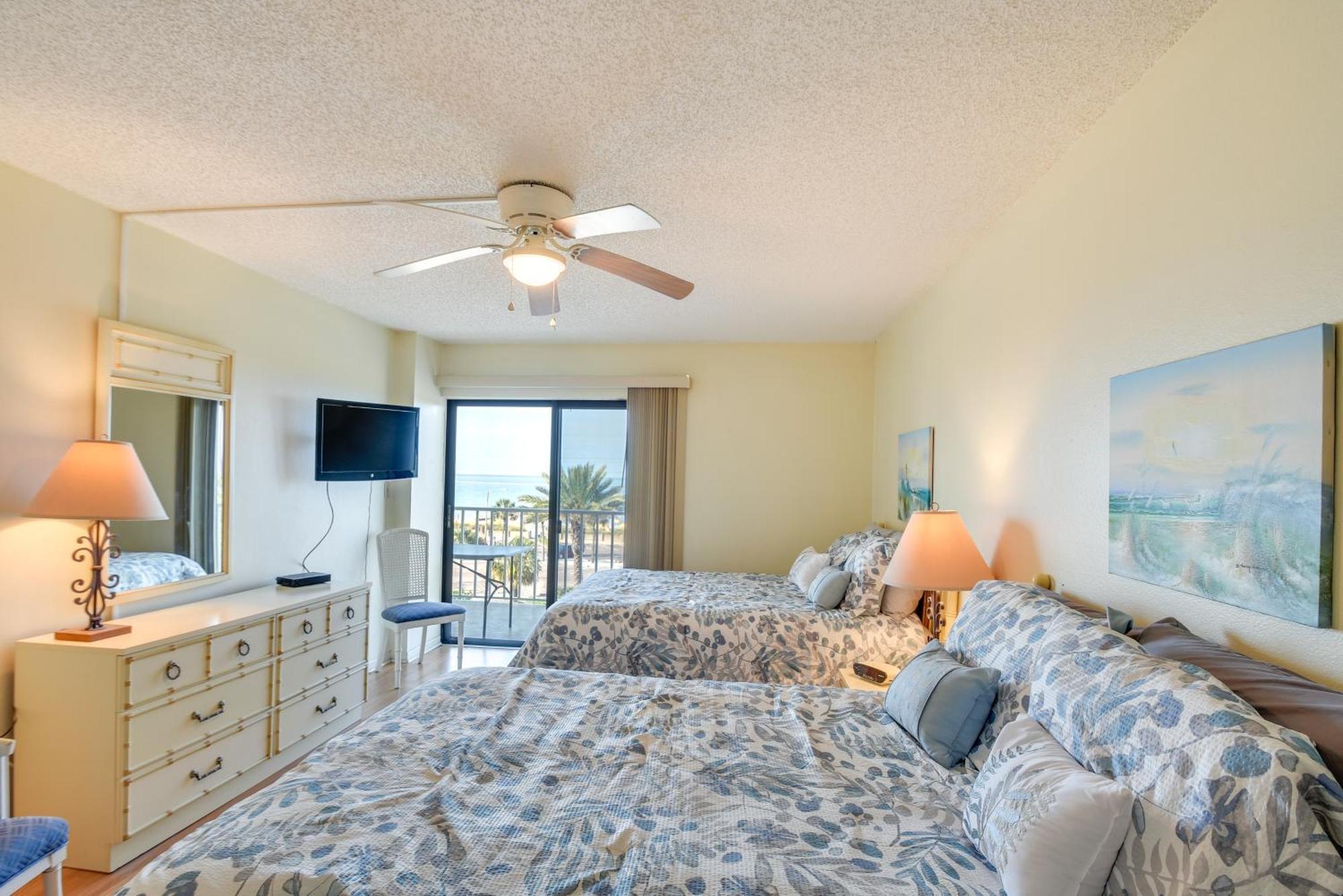 Coastal Condo With Balcony Walk To Madeira Beach! St. Pete Beach Esterno foto