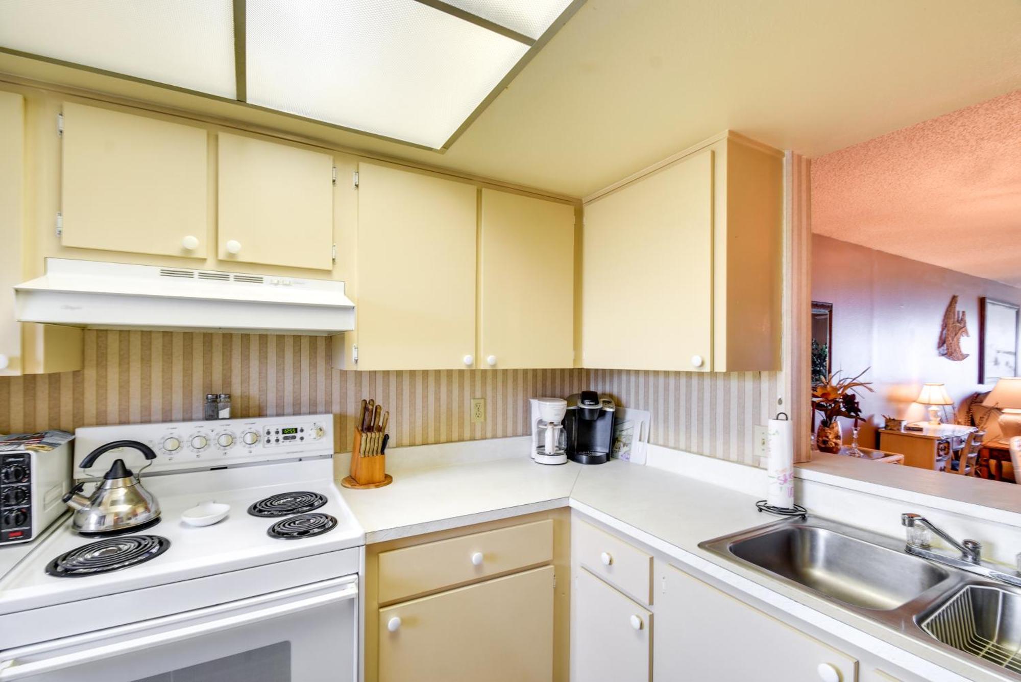Coastal Condo With Balcony Walk To Madeira Beach! St. Pete Beach Esterno foto